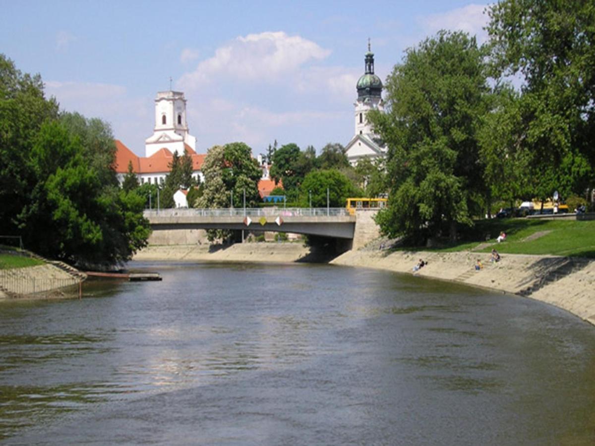 Hostel Maros Дьёр Экстерьер фото