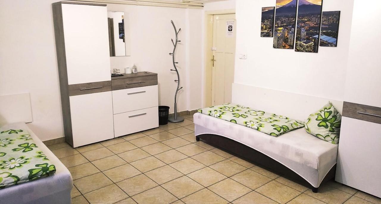 Hostel Maros Дьёр Экстерьер фото